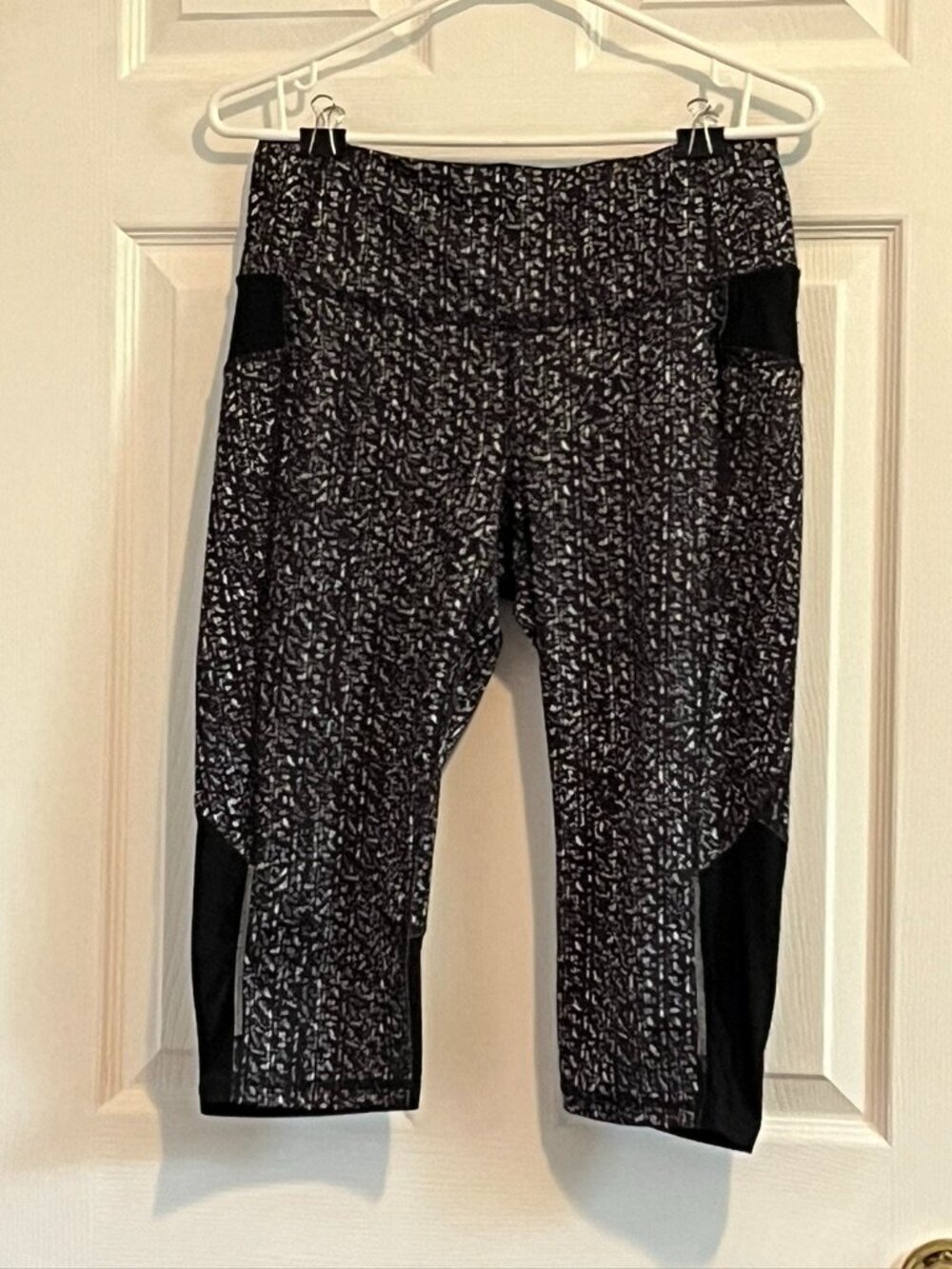 Joe Fresh grey capri leggings
